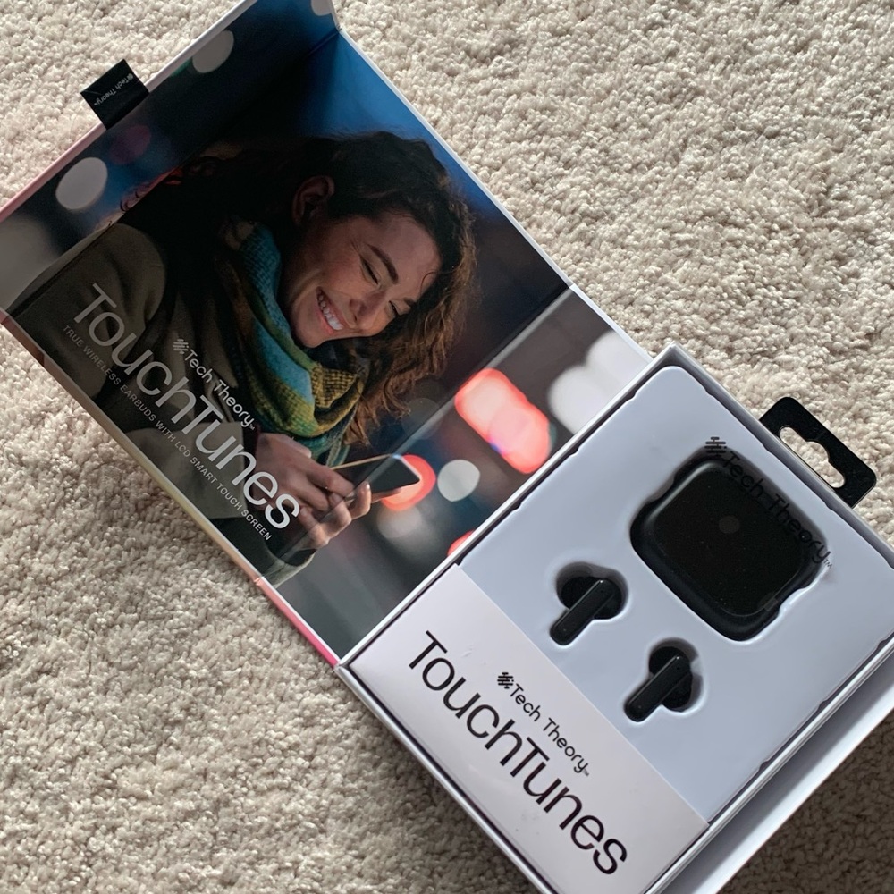 {Tech Theory} TouchTunes True Wireless Earbuds - Picture 2 of 4
